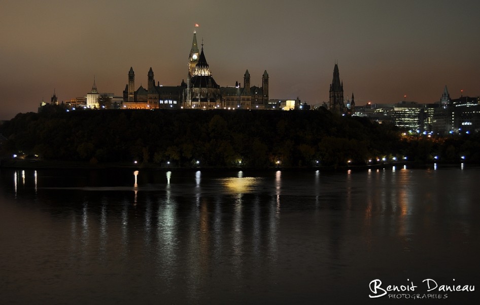 Parlement du Canada de nuit