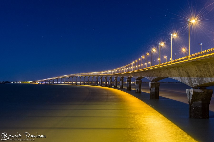 Pont de l'ile de Ré de nuit