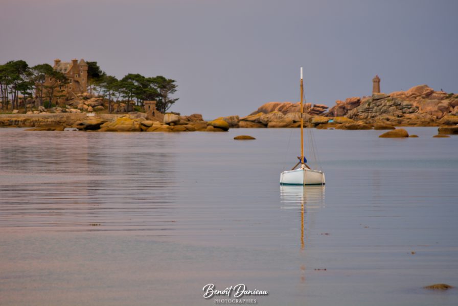 tregastel baie de sainte anne reflet bateau