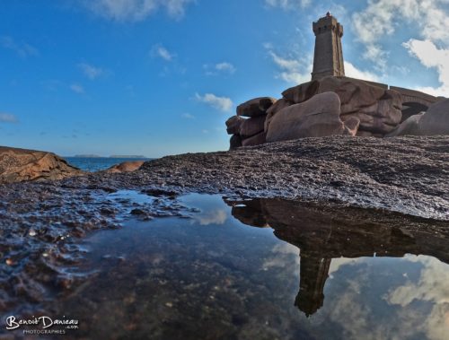 reflet dans mare phare de ploumanach